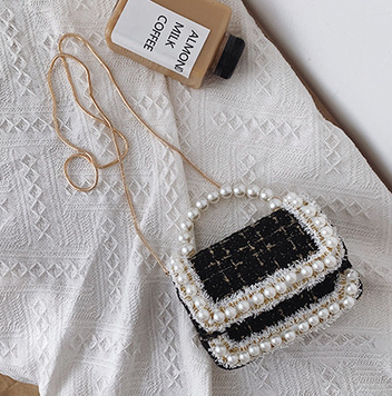 Pearl chain shoulder bag