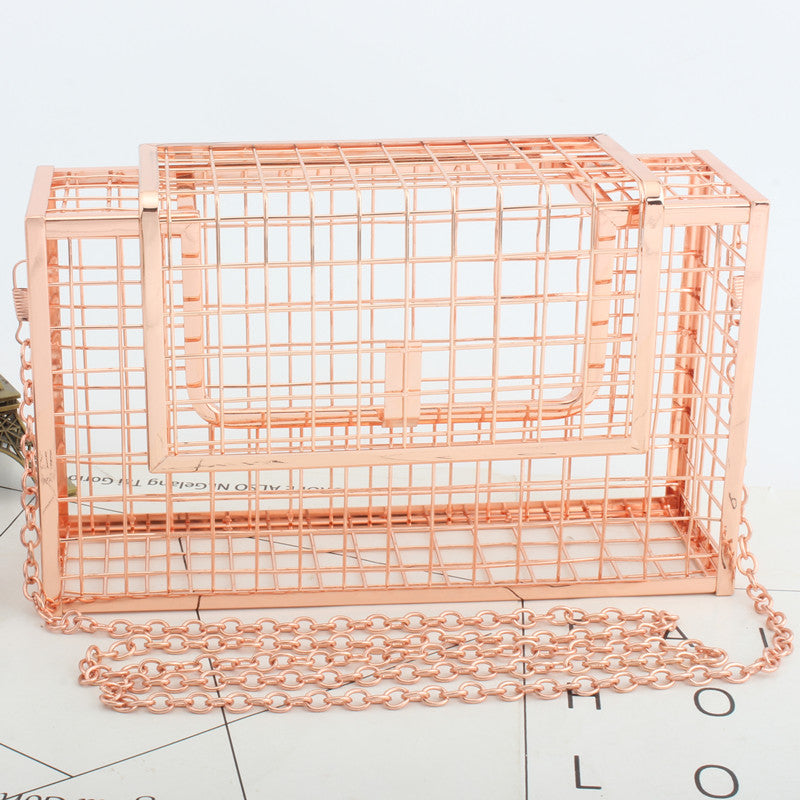 Metal hollow shoulder bag European and American fashion clutch iron mesh chain messenger dinner bag