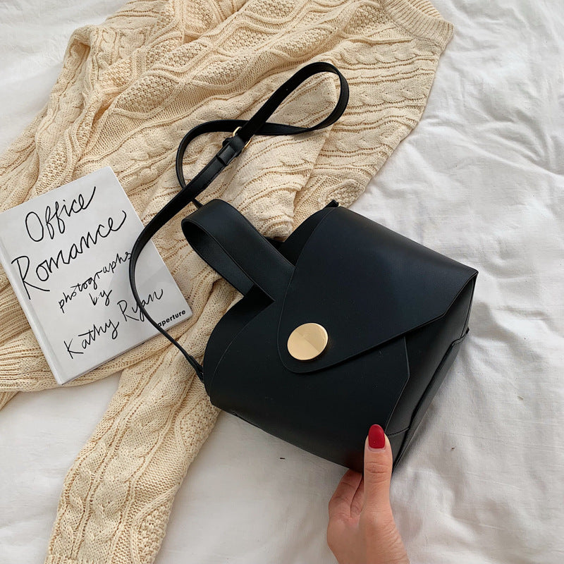 Solid color shoulder bag