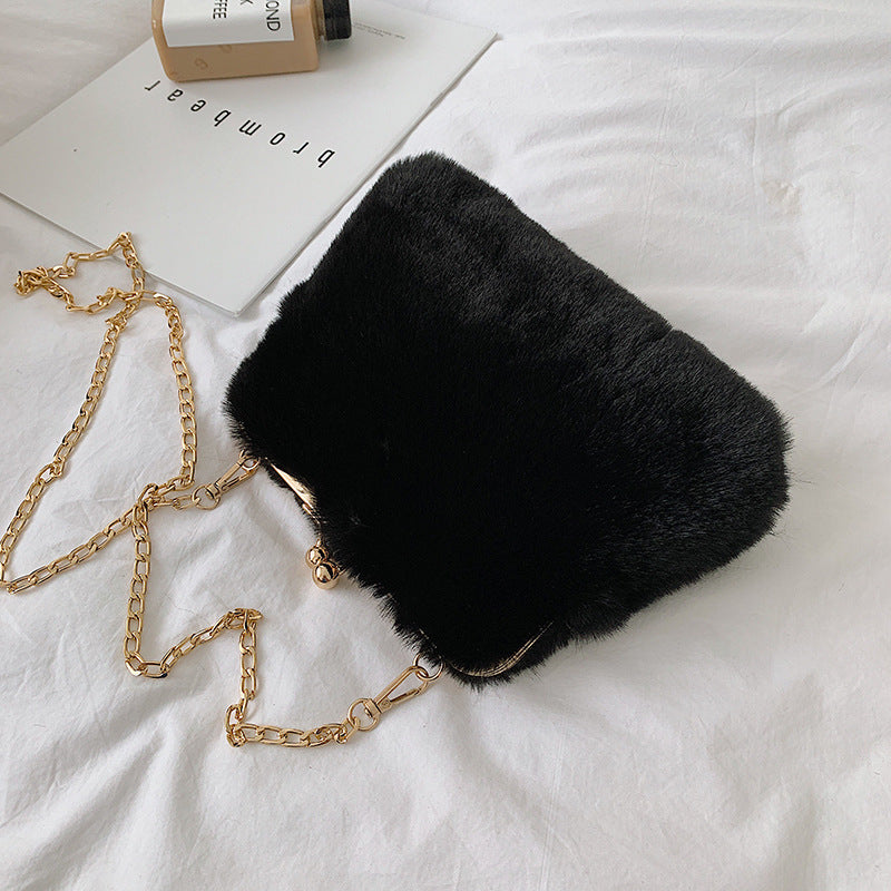 Hairy clip Korean style chain handbag