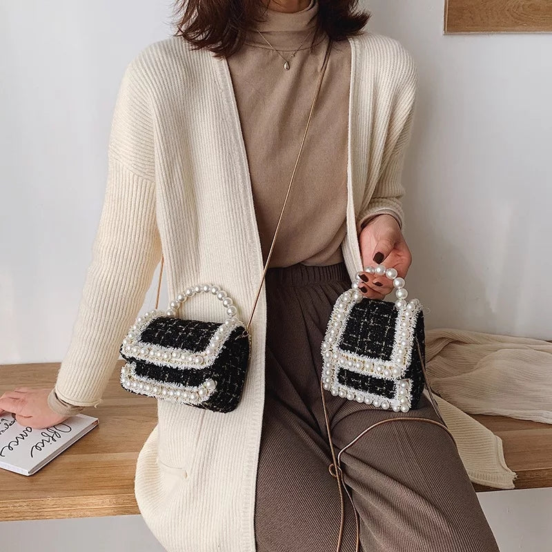 Pearl chain shoulder bag