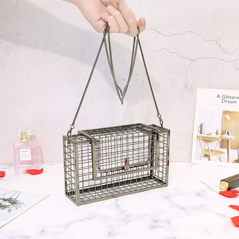 Metal hollow shoulder bag European and American fashion clutch iron mesh chain messenger dinner bag