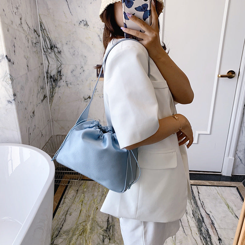 Single shoulder pumping bucket bag