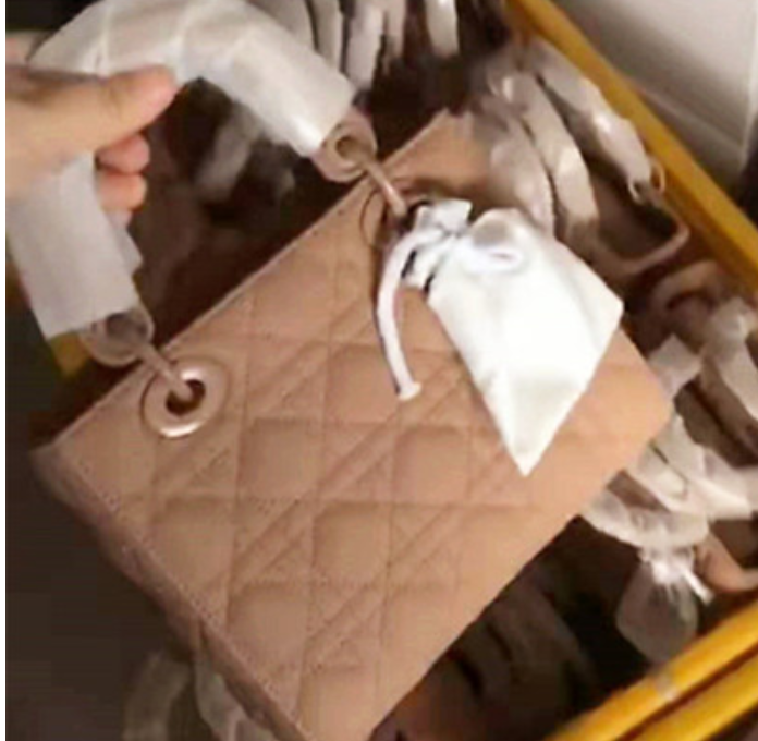 One-shoulder rhombic bag