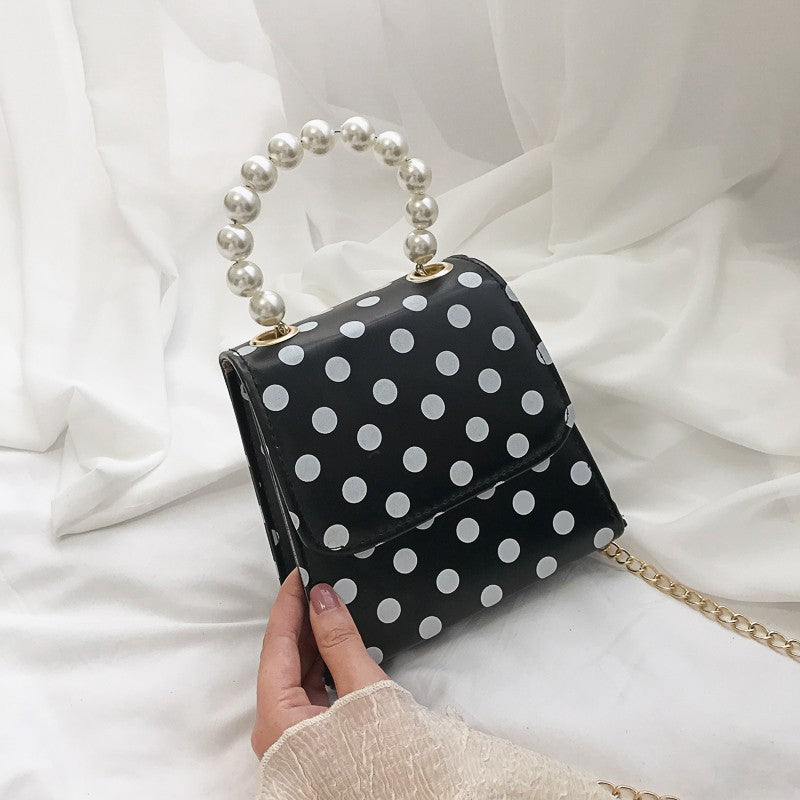Chain pearl shoulder bag