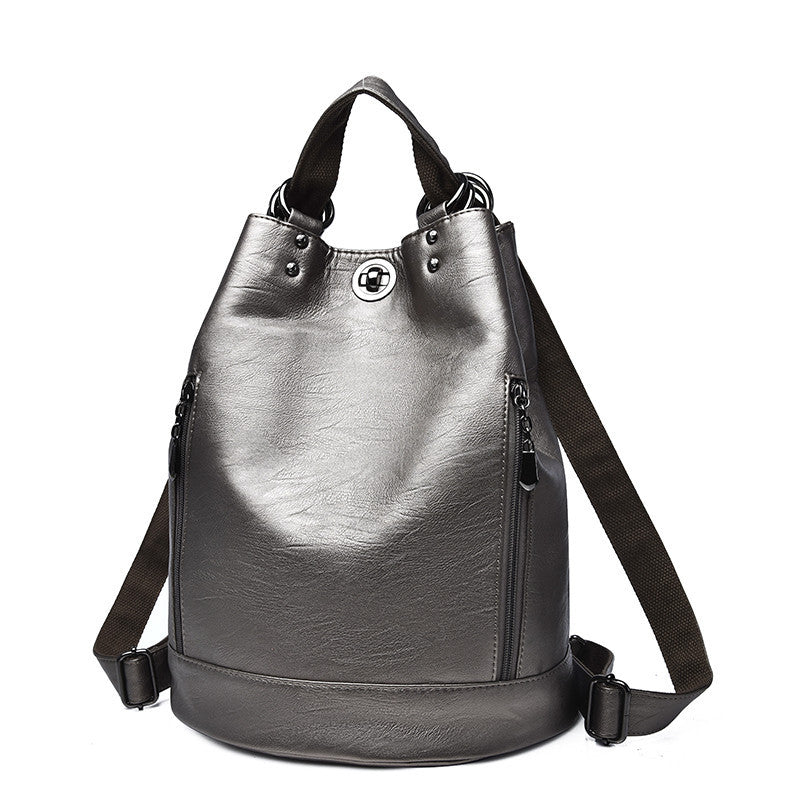 Simple and versatile travel backpack