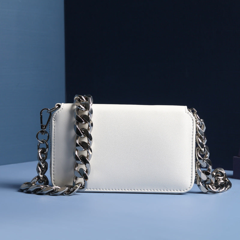 Thick chain shoulder bag