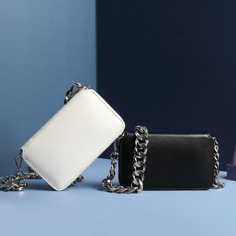 Thick chain shoulder bag