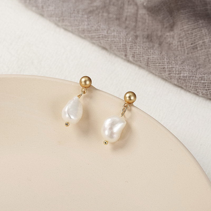 Fashionable Retro Simple Temperament Earrings